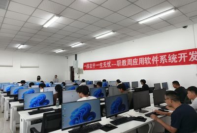 一技在手，一生无忧 信息工程系2024年职业教育活动周系列活动聚焦软件开发与信息技术咨询