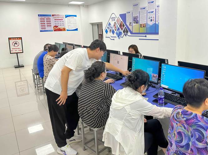 郑州市信息技术学校开展智慧校园系统应用培训 提升教育信息化水平
